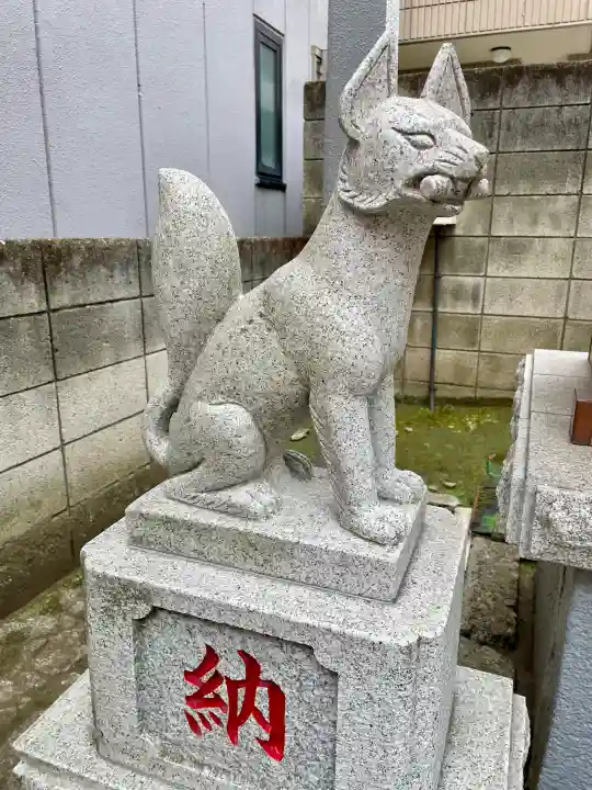 稲荷神社の{uncategorized: "未分類", other: "その他", undefined: "問題あり", building: "その他建物", grave: "お墓", sacred_gate: "鳥居", guardian: "狛犬", statue: "像", buddha: "仏像", history: "歴史", nature: "自然", garden: "庭園", animal: "動物", pagoda: "塔", temizu: "手水舎", mountain_gate: "山門・神門", sanctuary: "本殿・本堂", subordinate: "末社・摂社", art: "芸術", scenery: "景色", jizo: "地蔵", ema: "絵馬", goshuin: "御朱印", omikuji: "おみくじ", items: "授与品その他", amulet: "お守り", goshuincho: "御朱印帳", eats: "食事", festival: "お祭り", votive_dance: "神楽", shichigosan: "七五三参", wedding: "結婚式", experience: "体験その他", initially: "初詣", around: "周辺", anti_infection: "感染症対策"}