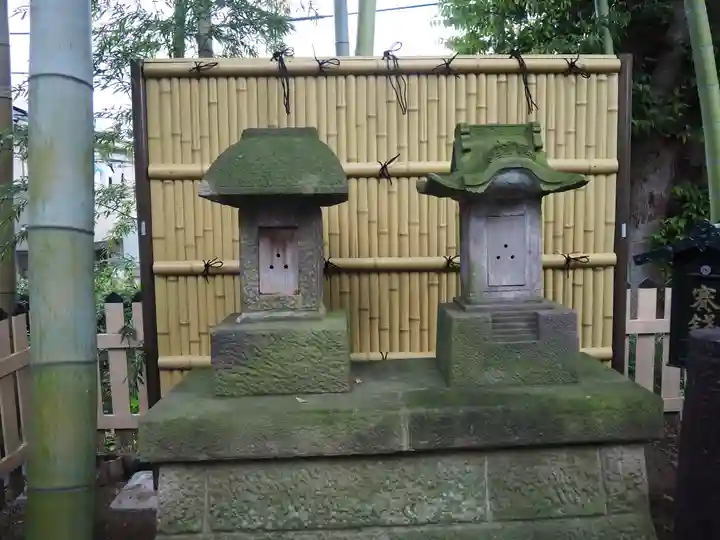 東新町氷川神社の末社・摂社