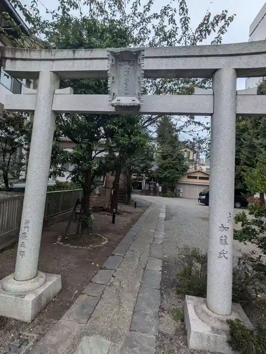 被官稲荷神社の鳥居