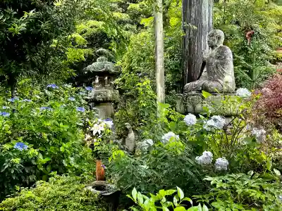 資福寺の{uncategorized: "未分類", other: "その他", undefined: "問題あり", building: "その他建物", grave: "お墓", sacred_gate: "鳥居", guardian: "狛犬", statue: "像", buddha: "仏像", history: "歴史", nature: "自然", garden: "庭園", animal: "動物", pagoda: "塔", temizu: "手水舎", mountain_gate: "山門・神門", sanctuary: "本殿・本堂", subordinate: "末社・摂社", art: "芸術", scenery: "景色", jizo: "地蔵", ema: "絵馬", goshuin: "御朱印", omikuji: "おみくじ", items: "授与品その他", amulet: "お守り", goshuincho: "御朱印帳", eats: "食事", festival: "お祭り", votive_dance: "神楽", shichigosan: "七五三参", wedding: "結婚式", experience: "体験その他", initially: "初詣", around: "周辺", anti_infection: "感染症対策"}