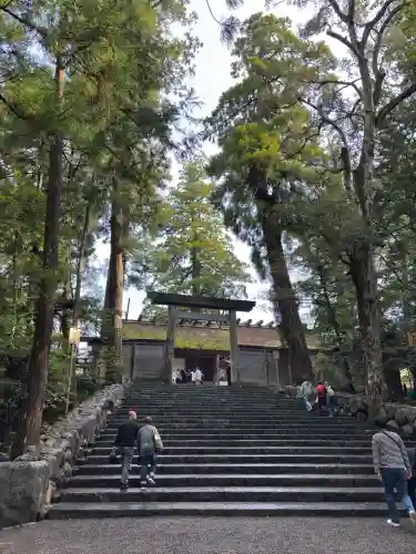 伊勢神宮内宮（皇大神宮）の{uncategorized: "未分類", other: "その他", undefined: "問題あり", building: "その他建物", grave: "お墓", sacred_gate: "鳥居", guardian: "狛犬", statue: "像", buddha: "仏像", history: "歴史", nature: "自然", garden: "庭園", animal: "動物", pagoda: "塔", temizu: "手水舎", mountain_gate: "山門・神門", sanctuary: "本殿・本堂", subordinate: "末社・摂社", art: "芸術", scenery: "景色", jizo: "地蔵", ema: "絵馬", goshuin: "御朱印", omikuji: "おみくじ", items: "授与品その他", amulet: "お守り", goshuincho: "御朱印帳", eats: "食事", festival: "お祭り", votive_dance: "神楽", shichigosan: "七五三参", wedding: "結婚式", experience: "体験その他", initially: "初詣", around: "周辺", anti_infection: "感染症対策"}