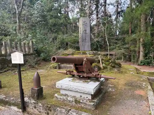 春日山神社の{uncategorized: "未分類", other: "その他", undefined: "問題あり", building: "その他建物", grave: "お墓", sacred_gate: "鳥居", guardian: "狛犬", statue: "像", buddha: "仏像", history: "歴史", nature: "自然", garden: "庭園", animal: "動物", pagoda: "塔", temizu: "手水舎", mountain_gate: "山門・神門", sanctuary: "本殿・本堂", subordinate: "末社・摂社", art: "芸術", scenery: "景色", jizo: "地蔵", ema: "絵馬", goshuin: "御朱印", omikuji: "おみくじ", items: "授与品その他", amulet: "お守り", goshuincho: "御朱印帳", eats: "食事", festival: "お祭り", votive_dance: "神楽", shichigosan: "七五三参", wedding: "結婚式", experience: "体験その他", initially: "初詣", around: "周辺", anti_infection: "感染症対策"}