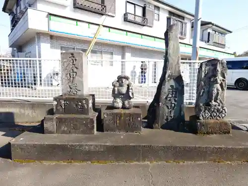諏訪神社の{uncategorized: "未分類", other: "その他", undefined: "問題あり", building: "その他建物", grave: "お墓", sacred_gate: "鳥居", guardian: "狛犬", statue: "像", buddha: "仏像", history: "歴史", nature: "自然", garden: "庭園", animal: "動物", pagoda: "塔", temizu: "手水舎", mountain_gate: "山門・神門", sanctuary: "本殿・本堂", subordinate: "末社・摂社", art: "芸術", scenery: "景色", jizo: "地蔵", ema: "絵馬", goshuin: "御朱印", omikuji: "おみくじ", items: "授与品その他", amulet: "お守り", goshuincho: "御朱印帳", eats: "食事", festival: "お祭り", votive_dance: "神楽", shichigosan: "七五三参", wedding: "結婚式", experience: "体験その他", initially: "初詣", around: "周辺", anti_infection: "感染症対策"}