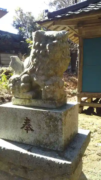 鷹房神社の狛犬