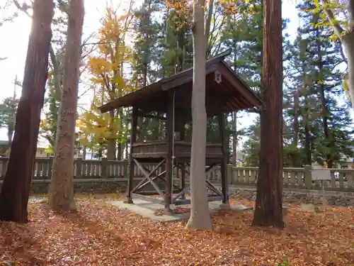 筑摩神社の建物その他