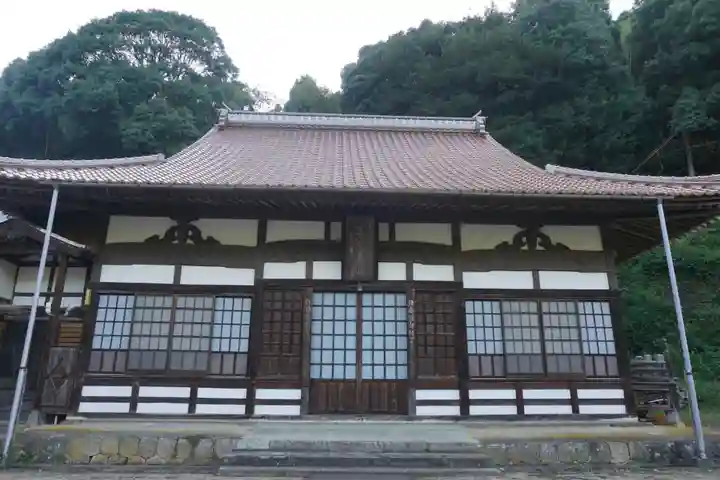 栄泉寺の本殿・本堂