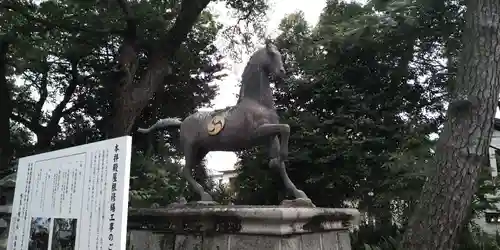 鳴尾八幡神社の像