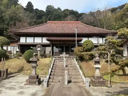 真高寺の{uncategorized: "未分類", other: "その他", undefined: "問題あり", building: "その他建物", grave: "お墓", sacred_gate: "鳥居", guardian: "狛犬", statue: "像", buddha: "仏像", history: "歴史", nature: "自然", garden: "庭園", animal: "動物", pagoda: "塔", temizu: "手水舎", mountain_gate: "山門・神門", sanctuary: "本殿・本堂", subordinate: "末社・摂社", art: "芸術", scenery: "景色", jizo: "地蔵", ema: "絵馬", goshuin: "御朱印", omikuji: "おみくじ", items: "授与品その他", amulet: "お守り", goshuincho: "御朱印帳", eats: "食事", festival: "お祭り", votive_dance: "神楽", shichigosan: "七五三参", wedding: "結婚式", experience: "体験その他", initially: "初詣", around: "周辺", anti_infection: "感染症対策"}