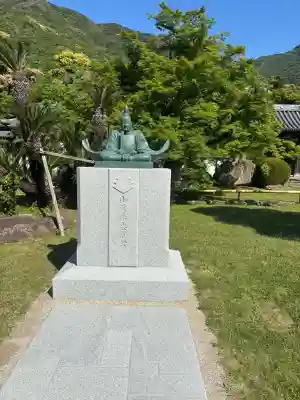 広壽山 福聚寺の{uncategorized: "未分類", other: "その他", undefined: "問題あり", building: "その他建物", grave: "お墓", sacred_gate: "鳥居", guardian: "狛犬", statue: "像", buddha: "仏像", history: "歴史", nature: "自然", garden: "庭園", animal: "動物", pagoda: "塔", temizu: "手水舎", mountain_gate: "山門・神門", sanctuary: "本殿・本堂", subordinate: "末社・摂社", art: "芸術", scenery: "景色", jizo: "地蔵", ema: "絵馬", goshuin: "御朱印", omikuji: "おみくじ", items: "授与品その他", amulet: "お守り", goshuincho: "御朱印帳", eats: "食事", festival: "お祭り", votive_dance: "神楽", shichigosan: "七五三参", wedding: "結婚式", experience: "体験その他", initially: "初詣", around: "周辺", anti_infection: "感染症対策"}
