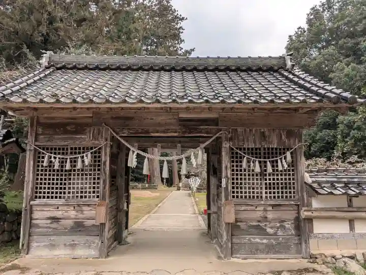 粟鹿神社の{uncategorized: "未分類", other: "その他", undefined: "問題あり", building: "その他建物", grave: "お墓", sacred_gate: "鳥居", guardian: "狛犬", statue: "像", buddha: "仏像", history: "歴史", nature: "自然", garden: "庭園", animal: "動物", pagoda: "塔", temizu: "手水舎", mountain_gate: "山門・神門", sanctuary: "本殿・本堂", subordinate: "末社・摂社", art: "芸術", scenery: "景色", jizo: "地蔵", ema: "絵馬", goshuin: "御朱印", omikuji: "おみくじ", items: "授与品その他", amulet: "お守り", goshuincho: "御朱印帳", eats: "食事", festival: "お祭り", votive_dance: "神楽", shichigosan: "七五三参", wedding: "結婚式", experience: "体験その他", initially: "初詣", around: "周辺", anti_infection: "感染症対策"}