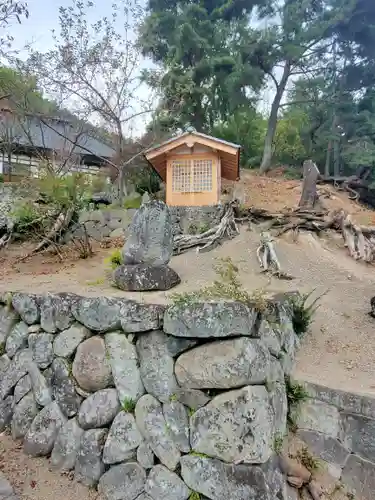 陽泰寺の末社