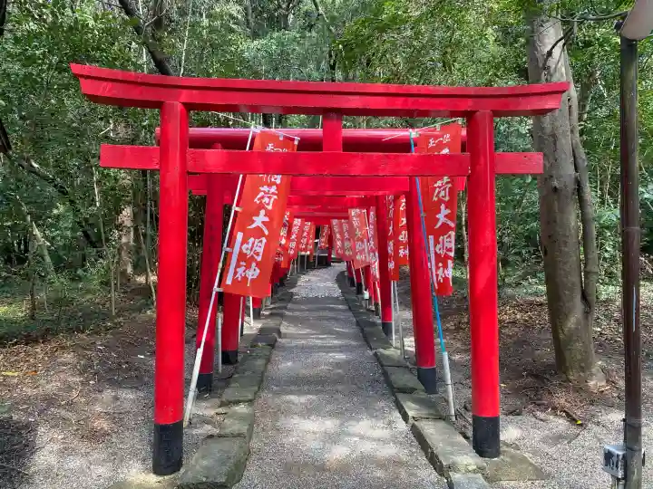 花窟神社の{uncategorized: "未分類", other: "その他", undefined: "問題あり", building: "その他建物", grave: "お墓", sacred_gate: "鳥居", guardian: "狛犬", statue: "像", buddha: "仏像", history: "歴史", nature: "自然", garden: "庭園", animal: "動物", pagoda: "塔", temizu: "手水舎", mountain_gate: "山門・神門", sanctuary: "本殿・本堂", subordinate: "末社・摂社", art: "芸術", scenery: "景色", jizo: "地蔵", ema: "絵馬", goshuin: "御朱印", omikuji: "おみくじ", items: "授与品その他", amulet: "お守り", goshuincho: "御朱印帳", eats: "食事", festival: "お祭り", votive_dance: "神楽", shichigosan: "七五三参", wedding: "結婚式", experience: "体験その他", initially: "初詣", around: "周辺", anti_infection: "感染症対策"}