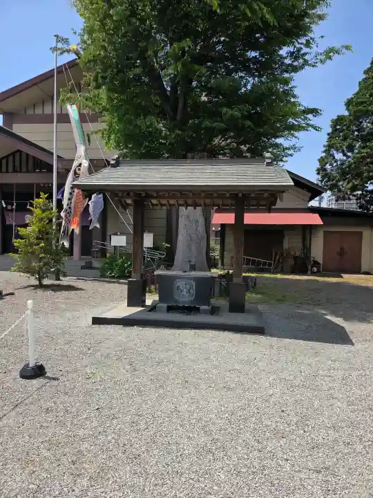日野八坂神社の{uncategorized: "未分類", other: "その他", undefined: "問題あり", building: "その他建物", grave: "お墓", sacred_gate: "鳥居", guardian: "狛犬", statue: "像", buddha: "仏像", history: "歴史", nature: "自然", garden: "庭園", animal: "動物", pagoda: "塔", temizu: "手水舎", mountain_gate: "山門・神門", sanctuary: "本殿・本堂", subordinate: "末社・摂社", art: "芸術", scenery: "景色", jizo: "地蔵", ema: "絵馬", goshuin: "御朱印", omikuji: "おみくじ", items: "授与品その他", amulet: "お守り", goshuincho: "御朱印帳", eats: "食事", festival: "お祭り", votive_dance: "神楽", shichigosan: "七五三参", wedding: "結婚式", experience: "体験その他", initially: "初詣", around: "周辺", anti_infection: "感染症対策"}