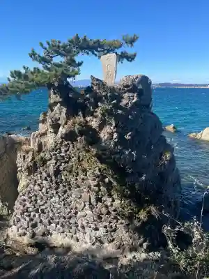 森戸大明神（森戸神社）の{uncategorized: "未分類", other: "その他", undefined: "問題あり", building: "その他建物", grave: "お墓", sacred_gate: "鳥居", guardian: "狛犬", statue: "像", buddha: "仏像", history: "歴史", nature: "自然", garden: "庭園", animal: "動物", pagoda: "塔", temizu: "手水舎", mountain_gate: "山門・神門", sanctuary: "本殿・本堂", subordinate: "末社・摂社", art: "芸術", scenery: "景色", jizo: "地蔵", ema: "絵馬", goshuin: "御朱印", omikuji: "おみくじ", items: "授与品その他", amulet: "お守り", goshuincho: "御朱印帳", eats: "食事", festival: "お祭り", votive_dance: "神楽", shichigosan: "七五三参", wedding: "結婚式", experience: "体験その他", initially: "初詣", around: "周辺", anti_infection: "感染症対策"}