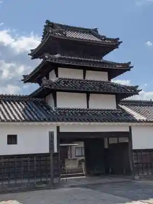 本山専修寺の山門・神門