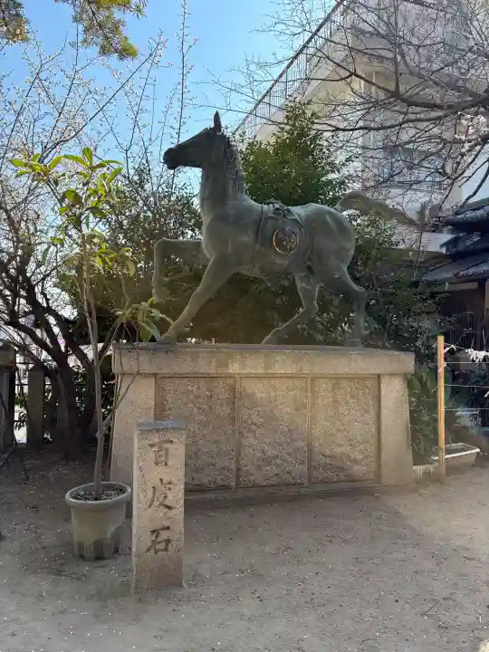 河内國魂神社の{uncategorized: "未分類", other: "その他", undefined: "問題あり", building: "その他建物", grave: "お墓", sacred_gate: "鳥居", guardian: "狛犬", statue: "像", buddha: "仏像", history: "歴史", nature: "自然", garden: "庭園", animal: "動物", pagoda: "塔", temizu: "手水舎", mountain_gate: "山門・神門", sanctuary: "本殿・本堂", subordinate: "末社・摂社", art: "芸術", scenery: "景色", jizo: "地蔵", ema: "絵馬", goshuin: "御朱印", omikuji: "おみくじ", items: "授与品その他", amulet: "お守り", goshuincho: "御朱印帳", eats: "食事", festival: "お祭り", votive_dance: "神楽", shichigosan: "七五三参", wedding: "結婚式", experience: "体験その他", initially: "初詣", around: "周辺", anti_infection: "感染症対策"}
