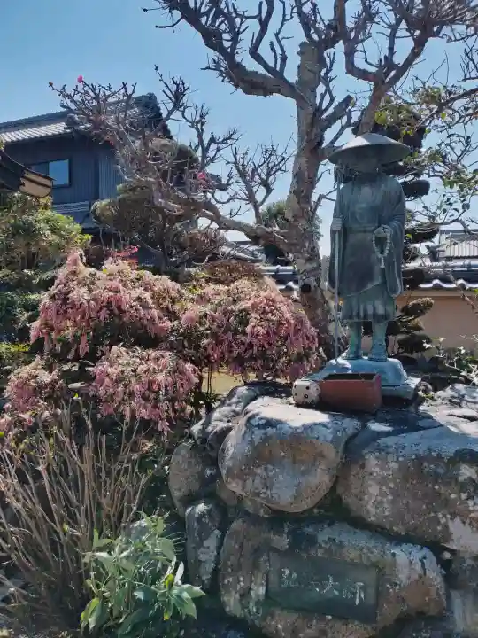 正藏院崇恩寺の{uncategorized: "未分類", other: "その他", undefined: "問題あり", building: "その他建物", grave: "お墓", sacred_gate: "鳥居", guardian: "狛犬", statue: "像", buddha: "仏像", history: "歴史", nature: "自然", garden: "庭園", animal: "動物", pagoda: "塔", temizu: "手水舎", mountain_gate: "山門・神門", sanctuary: "本殿・本堂", subordinate: "末社・摂社", art: "芸術", scenery: "景色", jizo: "地蔵", ema: "絵馬", goshuin: "御朱印", omikuji: "おみくじ", items: "授与品その他", amulet: "お守り", goshuincho: "御朱印帳", eats: "食事", festival: "お祭り", votive_dance: "神楽", shichigosan: "七五三参", wedding: "結婚式", experience: "体験その他", initially: "初詣", around: "周辺", anti_infection: "感染症対策"}