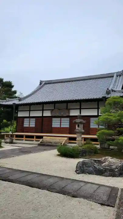 徳林院の{uncategorized: "未分類", other: "その他", undefined: "問題あり", building: "その他建物", grave: "お墓", sacred_gate: "鳥居", guardian: "狛犬", statue: "像", buddha: "仏像", history: "歴史", nature: "自然", garden: "庭園", animal: "動物", pagoda: "塔", temizu: "手水舎", mountain_gate: "山門・神門", sanctuary: "本殿・本堂", subordinate: "末社・摂社", art: "芸術", scenery: "景色", jizo: "地蔵", ema: "絵馬", goshuin: "御朱印", omikuji: "おみくじ", items: "授与品その他", amulet: "お守り", goshuincho: "御朱印帳", eats: "食事", festival: "お祭り", votive_dance: "神楽", shichigosan: "七五三参", wedding: "結婚式", experience: "体験その他", initially: "初詣", around: "周辺", anti_infection: "感染症対策"}