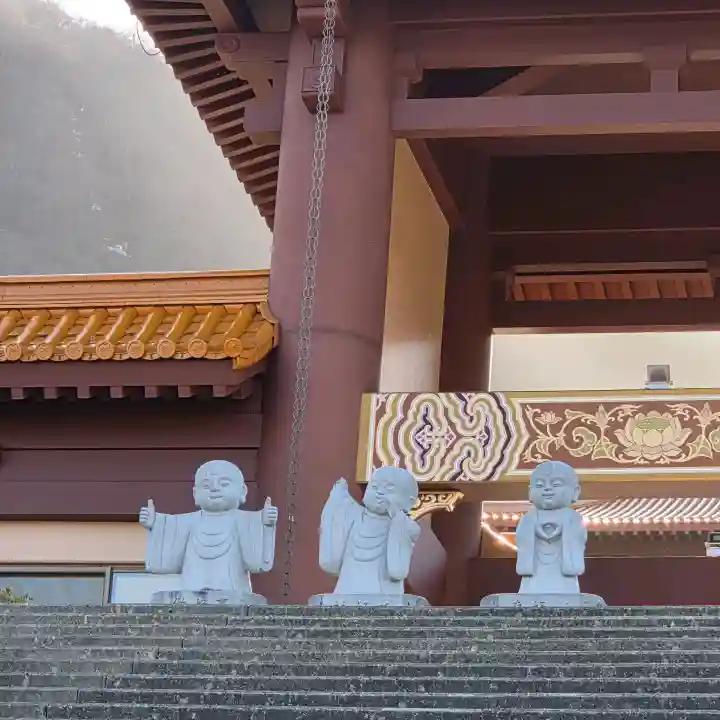 佛光山法水寺の{uncategorized: "未分類", other: "その他", undefined: "問題あり", building: "その他建物", grave: "お墓", sacred_gate: "鳥居", guardian: "狛犬", statue: "像", buddha: "仏像", history: "歴史", nature: "自然", garden: "庭園", animal: "動物", pagoda: "塔", temizu: "手水舎", mountain_gate: "山門・神門", sanctuary: "本殿・本堂", subordinate: "末社・摂社", art: "芸術", scenery: "景色", jizo: "地蔵", ema: "絵馬", goshuin: "御朱印", omikuji: "おみくじ", items: "授与品その他", amulet: "お守り", goshuincho: "御朱印帳", eats: "食事", festival: "お祭り", votive_dance: "神楽", shichigosan: "七五三参", wedding: "結婚式", experience: "体験その他", initially: "初詣", around: "周辺", anti_infection: "感染症対策"}