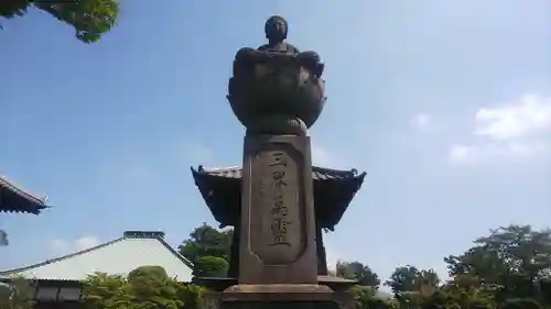 蓮光寺の像