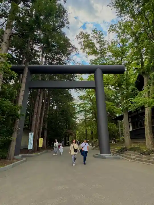 北海道神宮の{uncategorized: "未分類", other: "その他", undefined: "問題あり", building: "その他建物", grave: "お墓", sacred_gate: "鳥居", guardian: "狛犬", statue: "像", buddha: "仏像", history: "歴史", nature: "自然", garden: "庭園", animal: "動物", pagoda: "塔", temizu: "手水舎", mountain_gate: "山門・神門", sanctuary: "本殿・本堂", subordinate: "末社・摂社", art: "芸術", scenery: "景色", jizo: "地蔵", ema: "絵馬", goshuin: "御朱印", omikuji: "おみくじ", items: "授与品その他", amulet: "お守り", goshuincho: "御朱印帳", eats: "食事", festival: "お祭り", votive_dance: "神楽", shichigosan: "七五三参", wedding: "結婚式", experience: "体験その他", initially: "初詣", around: "周辺", anti_infection: "感染症対策"}