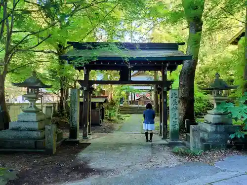 尾州内津妙見寺の山門