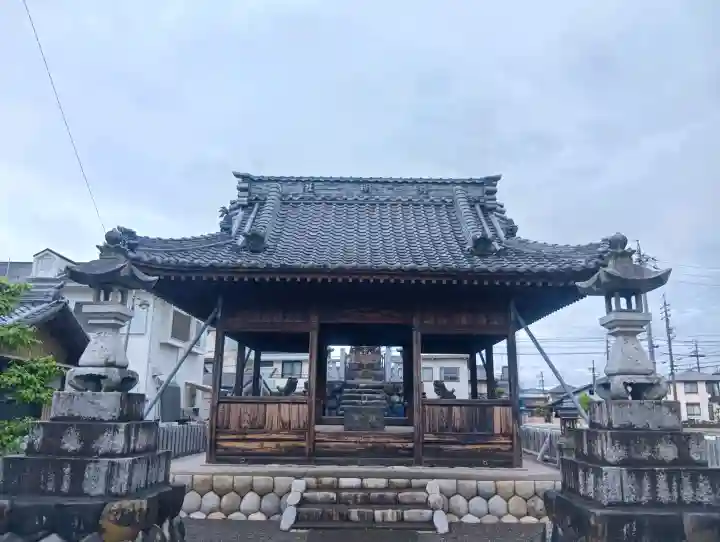 神明神社の{uncategorized: "未分類", other: "その他", undefined: "問題あり", building: "その他建物", grave: "お墓", sacred_gate: "鳥居", guardian: "狛犬", statue: "像", buddha: "仏像", history: "歴史", nature: "自然", garden: "庭園", animal: "動物", pagoda: "塔", temizu: "手水舎", mountain_gate: "山門・神門", sanctuary: "本殿・本堂", subordinate: "末社・摂社", art: "芸術", scenery: "景色", jizo: "地蔵", ema: "絵馬", goshuin: "御朱印", omikuji: "おみくじ", items: "授与品その他", amulet: "お守り", goshuincho: "御朱印帳", eats: "食事", festival: "お祭り", votive_dance: "神楽", shichigosan: "七五三参", wedding: "結婚式", experience: "体験その他", initially: "初詣", around: "周辺", anti_infection: "感染症対策"}