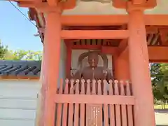 野中寺の像