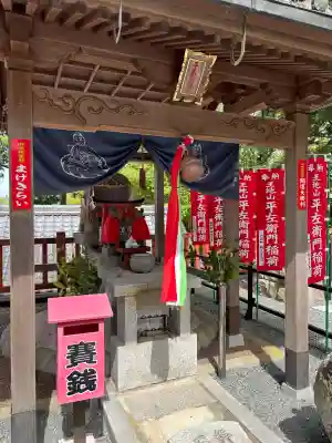 王地山まけきらい稲荷の{uncategorized: "未分類", other: "その他", undefined: "問題あり", building: "その他建物", grave: "お墓", sacred_gate: "鳥居", guardian: "狛犬", statue: "像", buddha: "仏像", history: "歴史", nature: "自然", garden: "庭園", animal: "動物", pagoda: "塔", temizu: "手水舎", mountain_gate: "山門・神門", sanctuary: "本殿・本堂", subordinate: "末社・摂社", art: "芸術", scenery: "景色", jizo: "地蔵", ema: "絵馬", goshuin: "御朱印", omikuji: "おみくじ", items: "授与品その他", amulet: "お守り", goshuincho: "御朱印帳", eats: "食事", festival: "お祭り", votive_dance: "神楽", shichigosan: "七五三参", wedding: "結婚式", experience: "体験その他", initially: "初詣", around: "周辺", anti_infection: "感染症対策"}