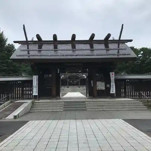 札幌護國神社の山門・神門