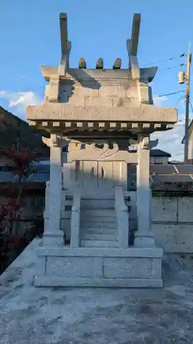 河童神社の{uncategorized: "未分類", other: "その他", undefined: "問題あり", building: "その他建物", grave: "お墓", sacred_gate: "鳥居", guardian: "狛犬", statue: "像", buddha: "仏像", history: "歴史", nature: "自然", garden: "庭園", animal: "動物", pagoda: "塔", temizu: "手水舎", mountain_gate: "山門・神門", sanctuary: "本殿・本堂", subordinate: "末社・摂社", art: "芸術", scenery: "景色", jizo: "地蔵", ema: "絵馬", goshuin: "御朱印", omikuji: "おみくじ", items: "授与品その他", amulet: "お守り", goshuincho: "御朱印帳", eats: "食事", festival: "お祭り", votive_dance: "神楽", shichigosan: "七五三参", wedding: "結婚式", experience: "体験その他", initially: "初詣", around: "周辺", anti_infection: "感染症対策"}