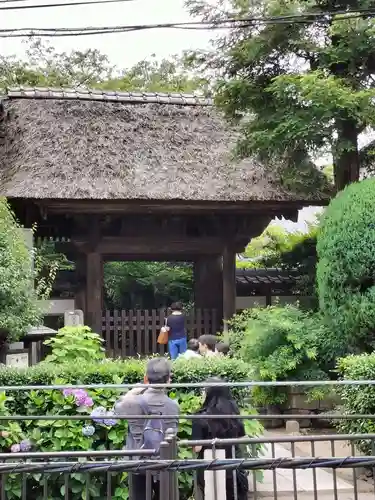極楽寺（霊鷲山感應院極楽律寺）の山門・神門