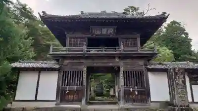 秩父札所三十二番　法性寺の山門・神門