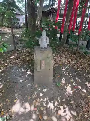 鎮守氷川神社の{uncategorized: "未分類", other: "その他", undefined: "問題あり", building: "その他建物", grave: "お墓", sacred_gate: "鳥居", guardian: "狛犬", statue: "像", buddha: "仏像", history: "歴史", nature: "自然", garden: "庭園", animal: "動物", pagoda: "塔", temizu: "手水舎", mountain_gate: "山門・神門", sanctuary: "本殿・本堂", subordinate: "末社・摂社", art: "芸術", scenery: "景色", jizo: "地蔵", ema: "絵馬", goshuin: "御朱印", omikuji: "おみくじ", items: "授与品その他", amulet: "お守り", goshuincho: "御朱印帳", eats: "食事", festival: "お祭り", votive_dance: "神楽", shichigosan: "七五三参", wedding: "結婚式", experience: "体験その他", initially: "初詣", around: "周辺", anti_infection: "感染症対策"}