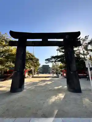 筥崎宮の{uncategorized: "未分類", other: "その他", undefined: "問題あり", building: "その他建物", grave: "お墓", sacred_gate: "鳥居", guardian: "狛犬", statue: "像", buddha: "仏像", history: "歴史", nature: "自然", garden: "庭園", animal: "動物", pagoda: "塔", temizu: "手水舎", mountain_gate: "山門・神門", sanctuary: "本殿・本堂", subordinate: "末社・摂社", art: "芸術", scenery: "景色", jizo: "地蔵", ema: "絵馬", goshuin: "御朱印", omikuji: "おみくじ", items: "授与品その他", amulet: "お守り", goshuincho: "御朱印帳", eats: "食事", festival: "お祭り", votive_dance: "神楽", shichigosan: "七五三参", wedding: "結婚式", experience: "体験その他", initially: "初詣", around: "周辺", anti_infection: "感染症対策"}