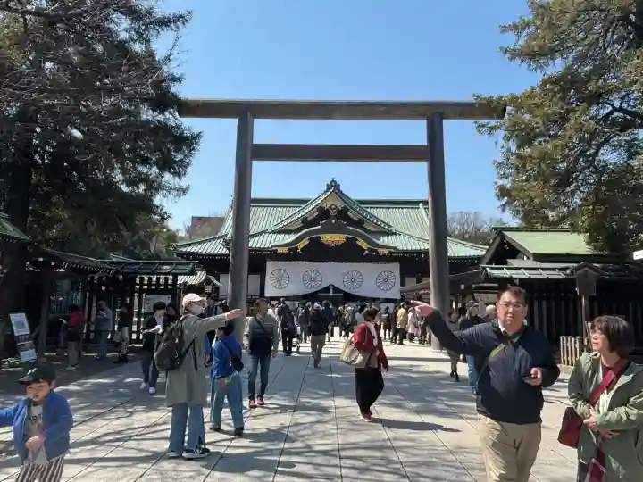 靖國神社の{uncategorized: "未分類", other: "その他", undefined: "問題あり", building: "その他建物", grave: "お墓", sacred_gate: "鳥居", guardian: "狛犬", statue: "像", buddha: "仏像", history: "歴史", nature: "自然", garden: "庭園", animal: "動物", pagoda: "塔", temizu: "手水舎", mountain_gate: "山門・神門", sanctuary: "本殿・本堂", subordinate: "末社・摂社", art: "芸術", scenery: "景色", jizo: "地蔵", ema: "絵馬", goshuin: "御朱印", omikuji: "おみくじ", items: "授与品その他", amulet: "お守り", goshuincho: "御朱印帳", eats: "食事", festival: "お祭り", votive_dance: "神楽", shichigosan: "七五三参", wedding: "結婚式", experience: "体験その他", initially: "初詣", around: "周辺", anti_infection: "感染症対策"}