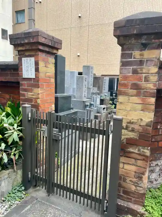 法泉寺の{uncategorized: "未分類", other: "その他", undefined: "問題あり", building: "その他建物", grave: "お墓", sacred_gate: "鳥居", guardian: "狛犬", statue: "像", buddha: "仏像", history: "歴史", nature: "自然", garden: "庭園", animal: "動物", pagoda: "塔", temizu: "手水舎", mountain_gate: "山門・神門", sanctuary: "本殿・本堂", subordinate: "末社・摂社", art: "芸術", scenery: "景色", jizo: "地蔵", ema: "絵馬", goshuin: "御朱印", omikuji: "おみくじ", items: "授与品その他", amulet: "お守り", goshuincho: "御朱印帳", eats: "食事", festival: "お祭り", votive_dance: "神楽", shichigosan: "七五三参", wedding: "結婚式", experience: "体験その他", initially: "初詣", around: "周辺", anti_infection: "感染症対策"}