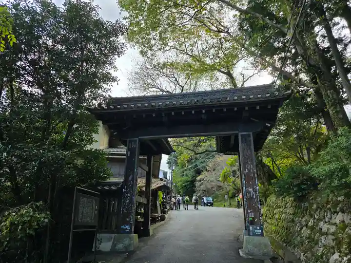 金峯山寺の山門・神門