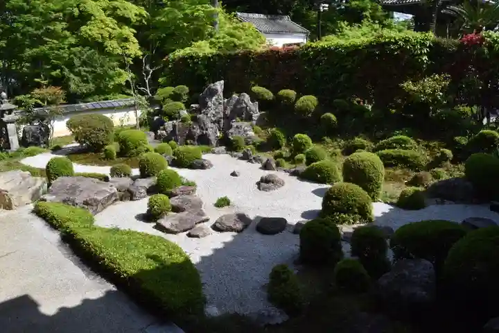 西教寺の庭園