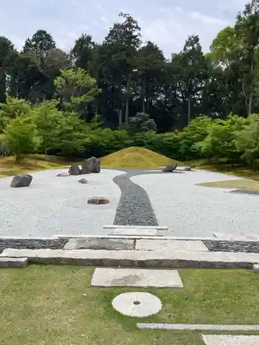 歌泉堂（春日大社神苑萬葉植物園内鎮座）(奈良県)
