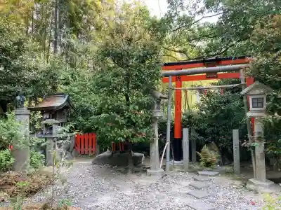 伏見稲荷大社の{uncategorized: "未分類", other: "その他", undefined: "問題あり", building: "その他建物", grave: "お墓", sacred_gate: "鳥居", guardian: "狛犬", statue: "像", buddha: "仏像", history: "歴史", nature: "自然", garden: "庭園", animal: "動物", pagoda: "塔", temizu: "手水舎", mountain_gate: "山門・神門", sanctuary: "本殿・本堂", subordinate: "末社・摂社", art: "芸術", scenery: "景色", jizo: "地蔵", ema: "絵馬", goshuin: "御朱印", omikuji: "おみくじ", items: "授与品その他", amulet: "お守り", goshuincho: "御朱印帳", eats: "食事", festival: "お祭り", votive_dance: "神楽", shichigosan: "七五三参", wedding: "結婚式", experience: "体験その他", initially: "初詣", around: "周辺", anti_infection: "感染症対策"}
