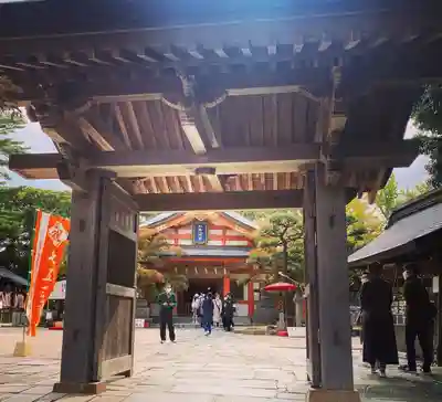 紅葉八幡宮の山門・神門