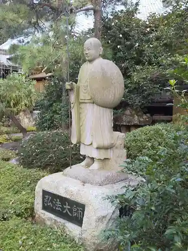 東長谷寺　薬王院の像