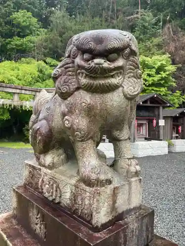 出世稲荷神社の狛犬