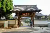 厳王寺の山門・神門