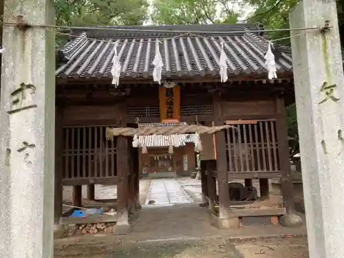 日招八幡大神社の山門