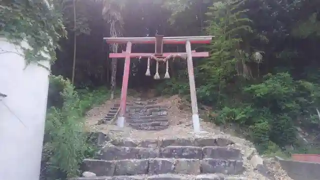 小丸山稲荷神社の鳥居