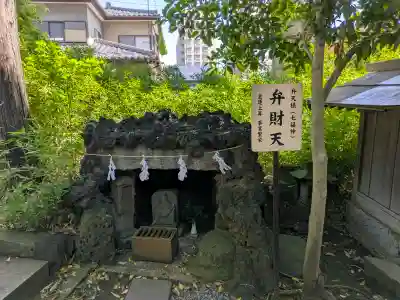 鳩ヶ谷氷川神社の{uncategorized: "未分類", other: "その他", undefined: "問題あり", building: "その他建物", grave: "お墓", sacred_gate: "鳥居", guardian: "狛犬", statue: "像", buddha: "仏像", history: "歴史", nature: "自然", garden: "庭園", animal: "動物", pagoda: "塔", temizu: "手水舎", mountain_gate: "山門・神門", sanctuary: "本殿・本堂", subordinate: "末社・摂社", art: "芸術", scenery: "景色", jizo: "地蔵", ema: "絵馬", goshuin: "御朱印", omikuji: "おみくじ", items: "授与品その他", amulet: "お守り", goshuincho: "御朱印帳", eats: "食事", festival: "お祭り", votive_dance: "神楽", shichigosan: "七五三参", wedding: "結婚式", experience: "体験その他", initially: "初詣", around: "周辺", anti_infection: "感染症対策"}