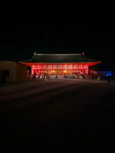 平安神宮の{uncategorized: "未分類", other: "その他", undefined: "問題あり", building: "その他建物", grave: "お墓", sacred_gate: "鳥居", guardian: "狛犬", statue: "像", buddha: "仏像", history: "歴史", nature: "自然", garden: "庭園", animal: "動物", pagoda: "塔", temizu: "手水舎", mountain_gate: "山門・神門", sanctuary: "本殿・本堂", subordinate: "末社・摂社", art: "芸術", scenery: "景色", jizo: "地蔵", ema: "絵馬", goshuin: "御朱印", omikuji: "おみくじ", items: "授与品その他", amulet: "お守り", goshuincho: "御朱印帳", eats: "食事", festival: "お祭り", votive_dance: "神楽", shichigosan: "七五三参", wedding: "結婚式", experience: "体験その他", initially: "初詣", around: "周辺", anti_infection: "感染症対策"}