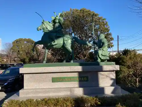 白旗神社の像